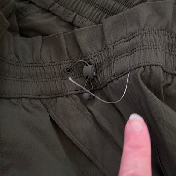 Athleta Trekkie Parachute Pant Green Olive size 6 nwot - Picture 7 of 8